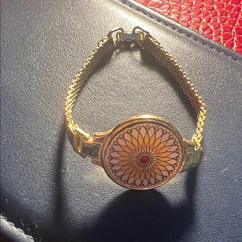 Reed & Barton Gold bracelet with Sunburst Dial - Picture 4 of 5